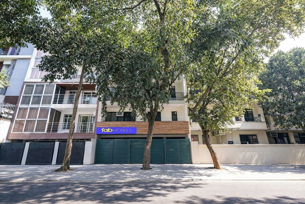 Gurgaon - Fabhotel White House Residency