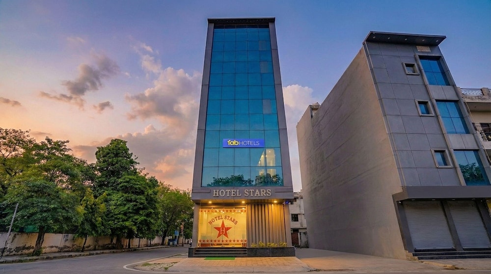 Noida - Via Stars