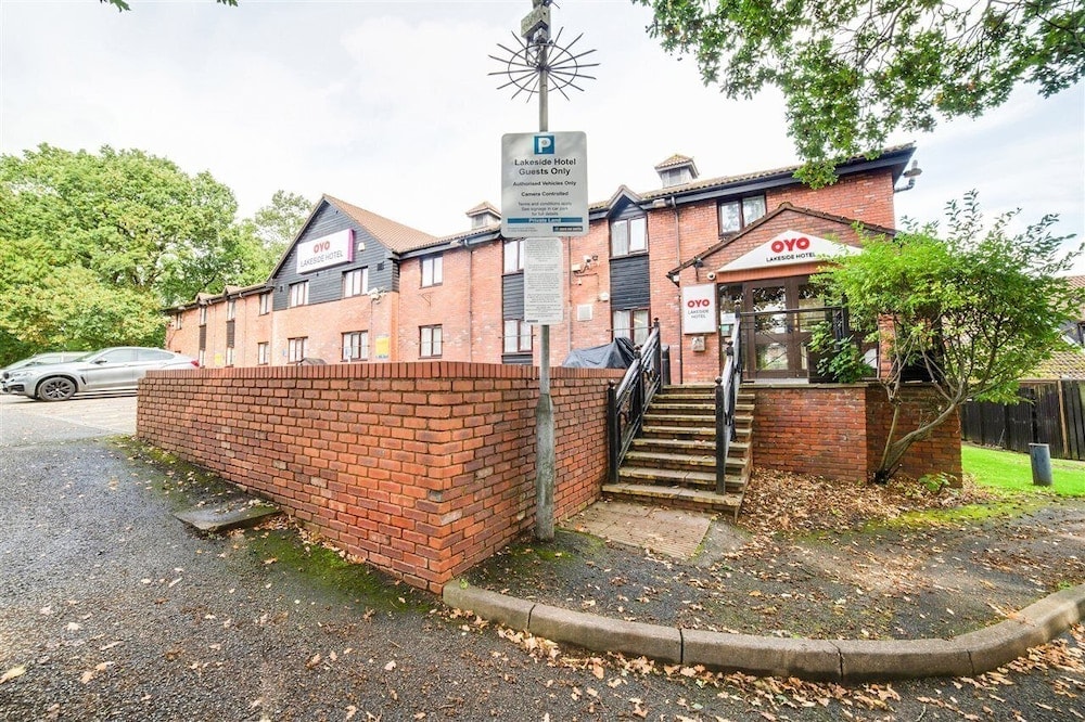 Saint Helens - Lakeside Haydock Hotel, St Helens