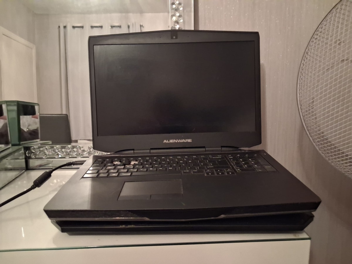 Alienware Laptop 17 R4 17.3" i7-7820HK 16GB 256GB SSD 1TB HDD GTX 1080
