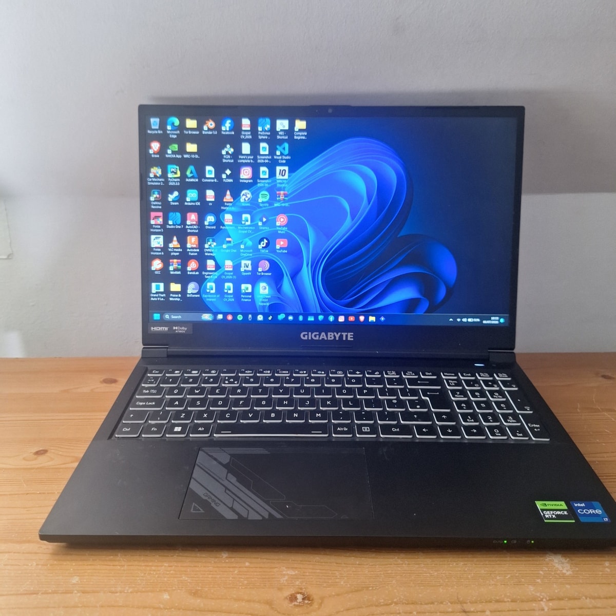 GIGABYTE G5 MF5 15.6" Gaming Laptop - Intel Core i7, RTX 4050