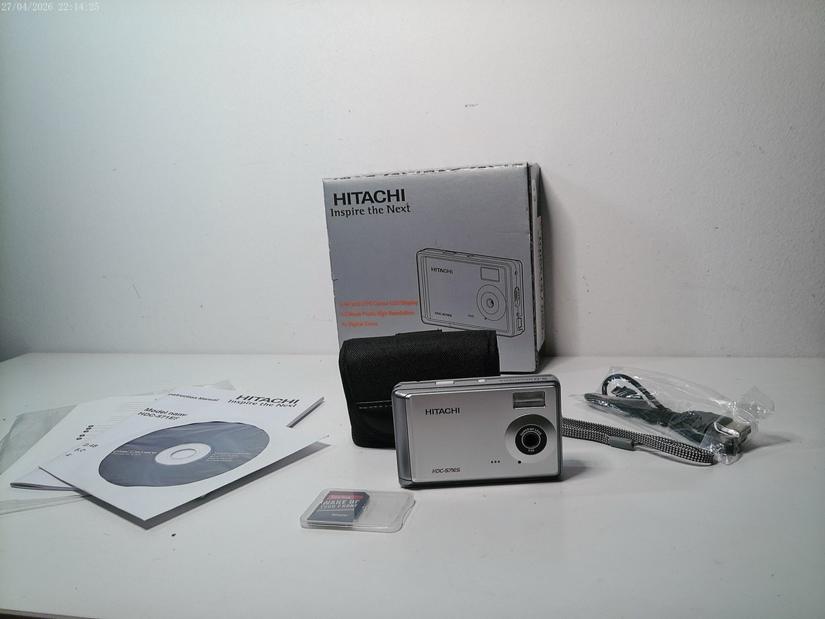 Hitachi HDC-571ES Digital Camera - 5.0MP Silver + 2GB SD Card - Vintage - New