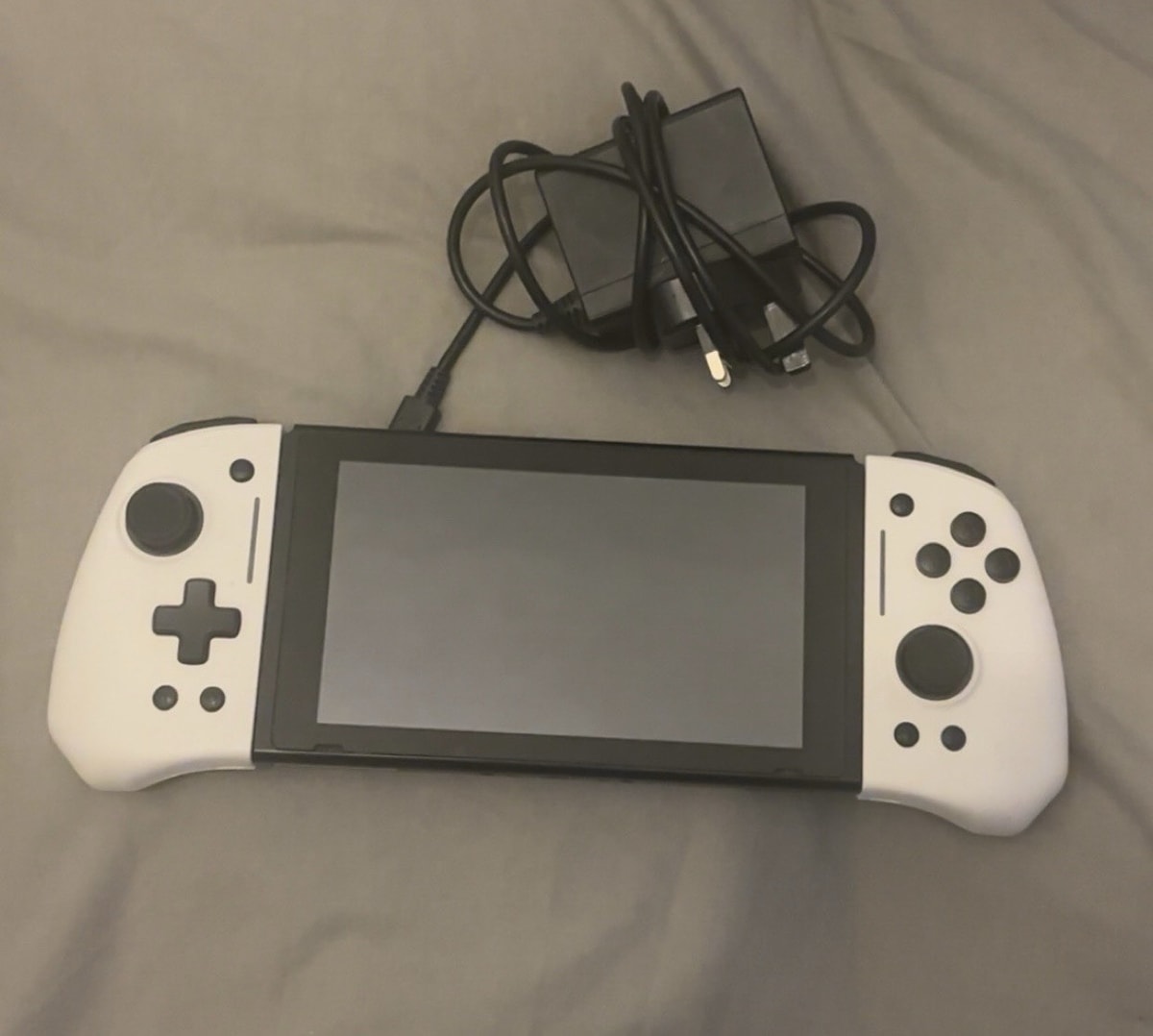 Nintendo Switch 32GB - White Controller Joycons and Charger Great Condition