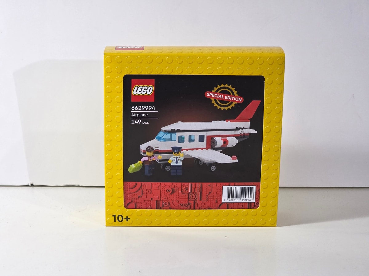LEGO Airplane Special Edition 6629994 Limited Edition Airport GWP Pilot & Plane