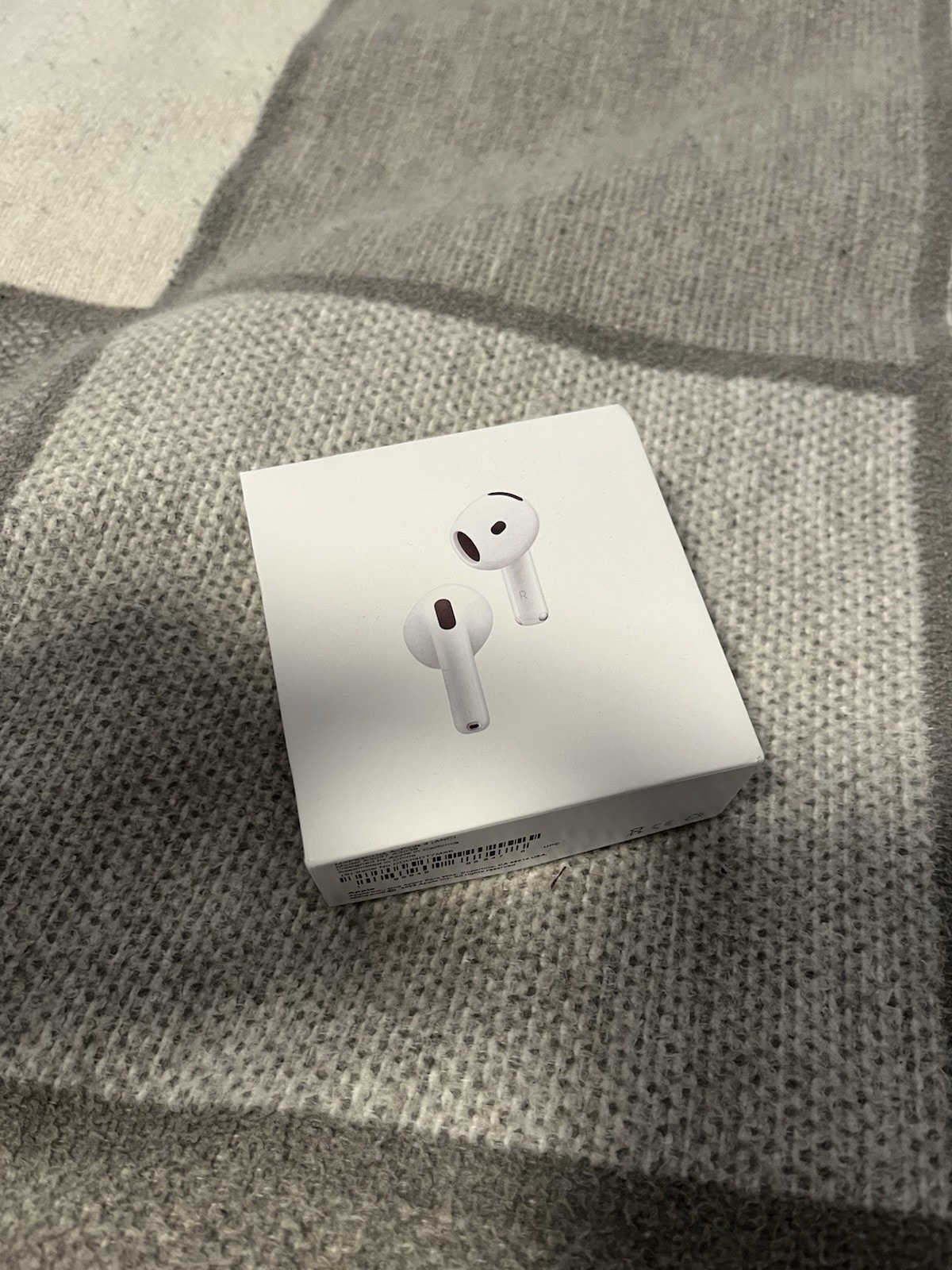 Apple AirPods 4th Generation Bluetooth Headphones White Boxed and Sealed New