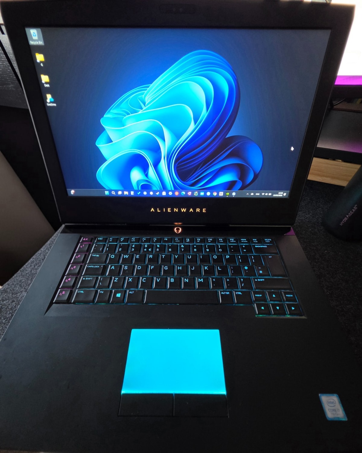 Alienware 15 R3 Gaming Laptop i7-7820HK GTX 1080 Max-Q 16GB RAM 1TB + 256GB SSD