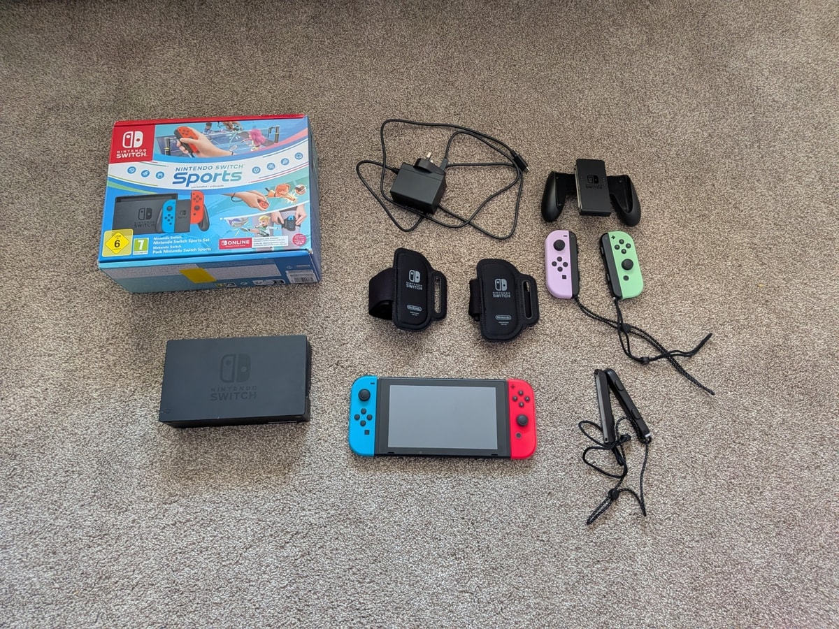 Nintendo Switch Console 32GB Blue/Red Joycons and additional Joycons