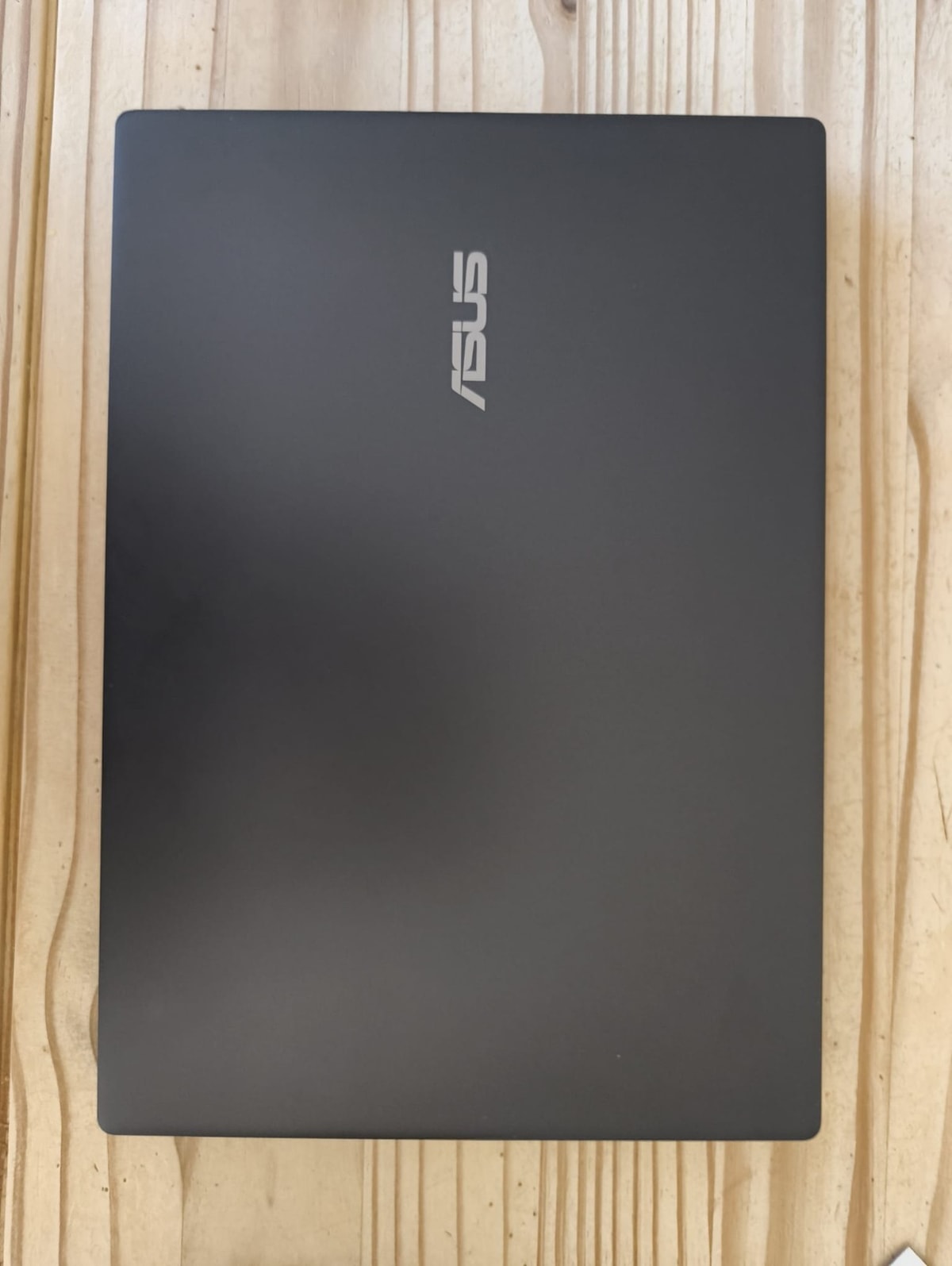 asus v16 gaming laptop rtx 5050, Intel i5, 512gb ssd and 144hz display.