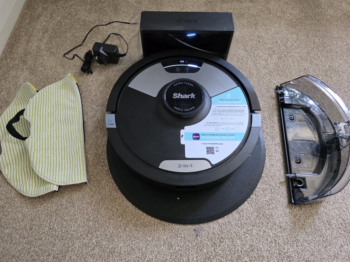 Shark Matrix Plus 2-in-1 Robot Vacuum Mop Bagless Cordless Cleaner RV2620WKUK 30