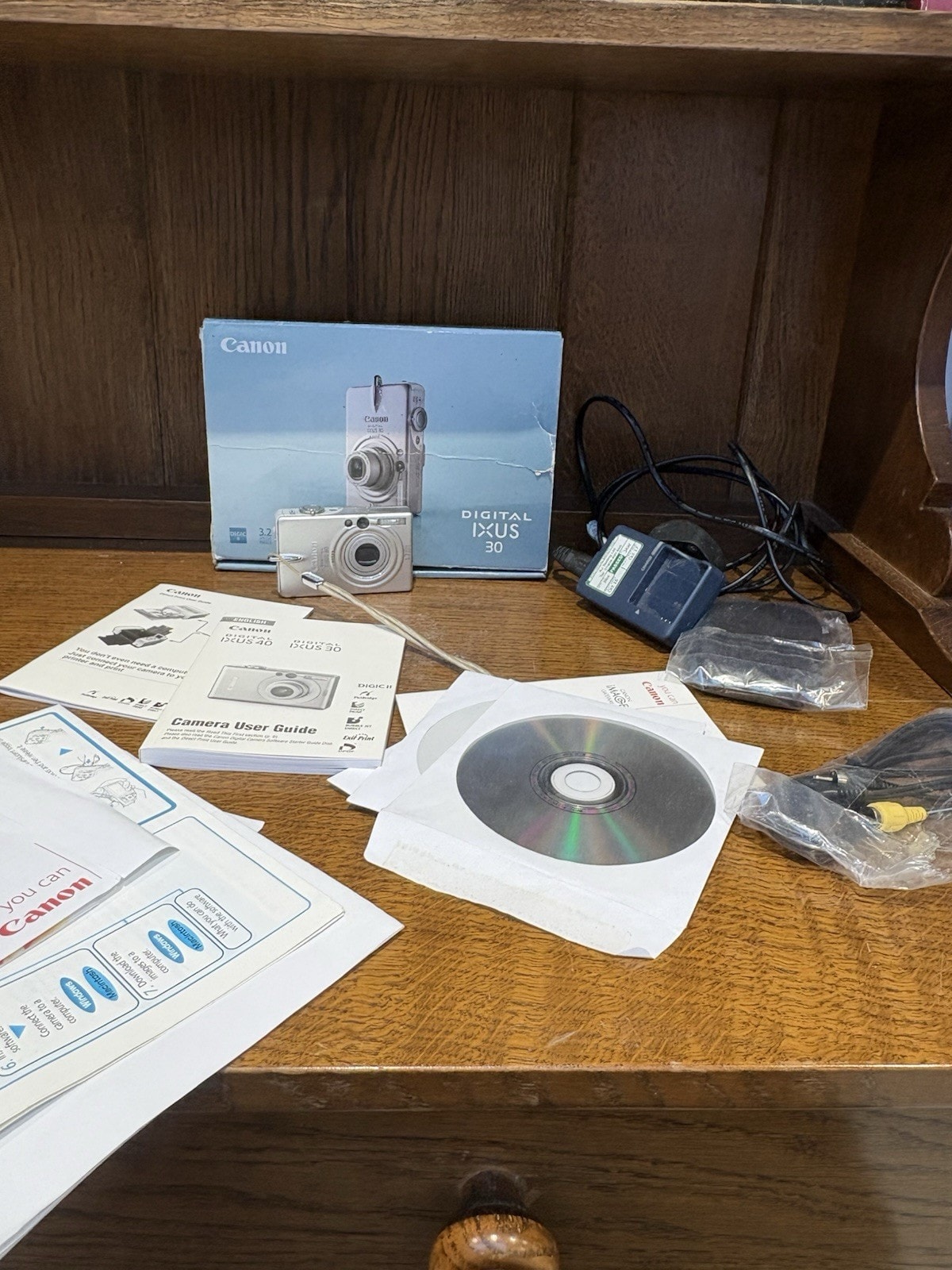 cannon digital ixus 30 brand new with everything included working