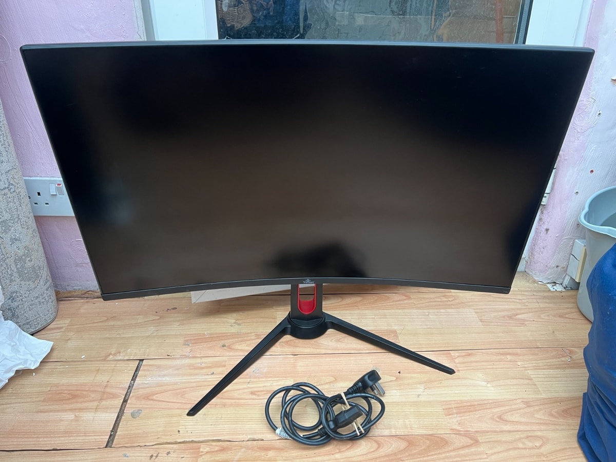 Yeyian YMC-70201 31.5” LED Display Gaming Monitor - Full HD 1080p, 165Hz, HDMI
