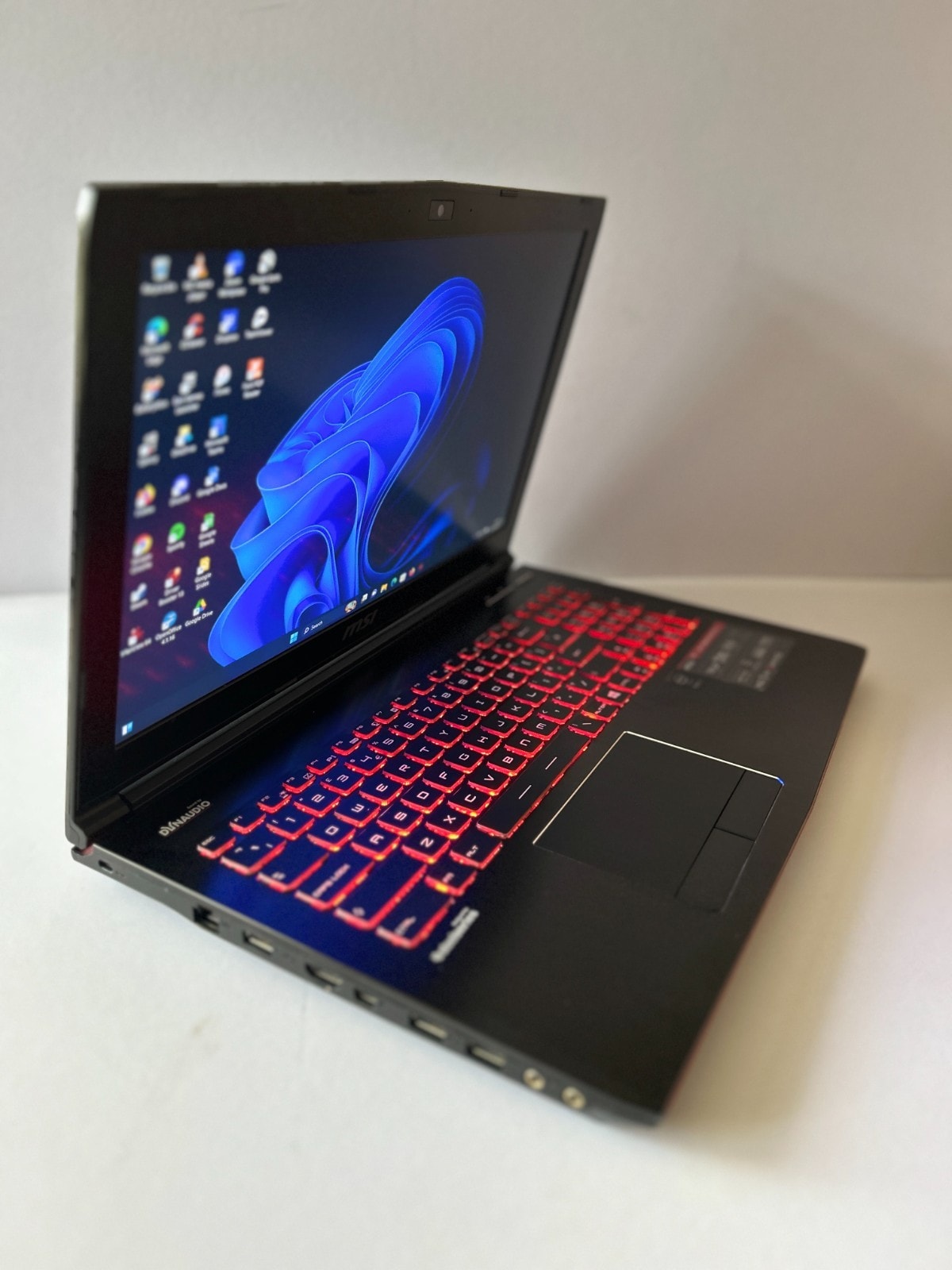 MSI Gaming Laptop - 15.6'' i7 16GB 120GB SSD + 1 TB HDD GeForce GTX 970M Win11
