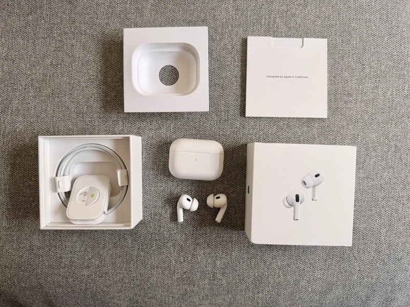 AirPods Pro (2nd Genration) with MagSafe Charging Case (USB-C) 2023 - White