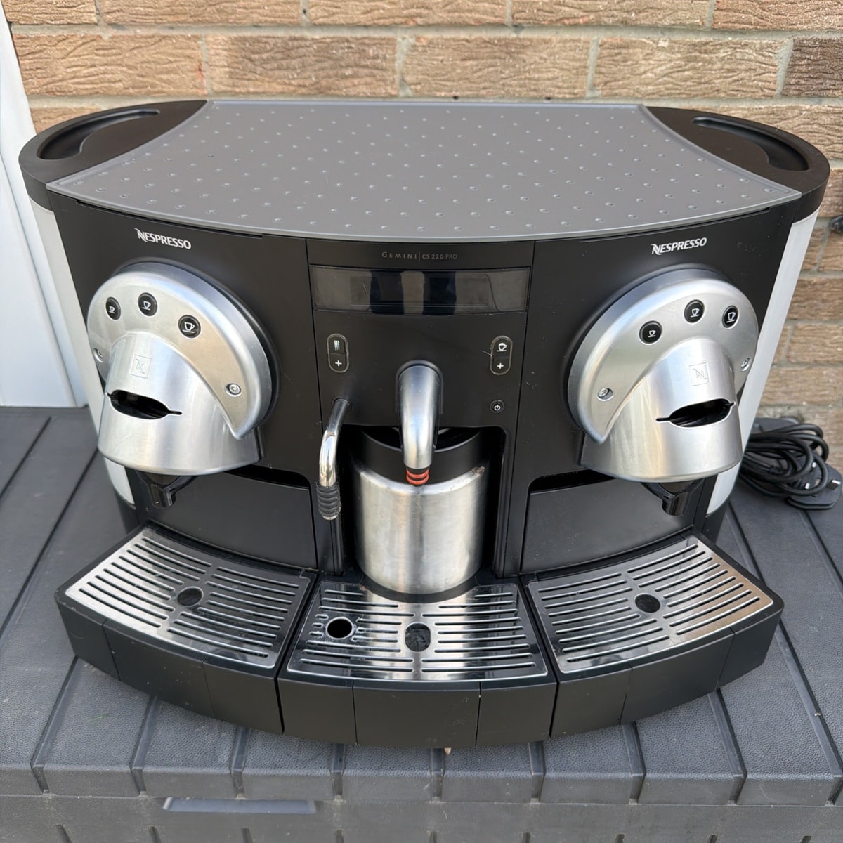 Nespresso Gemini CS 220 Professional Coffee Machine Hotel Event *WORKS BUT READ*
