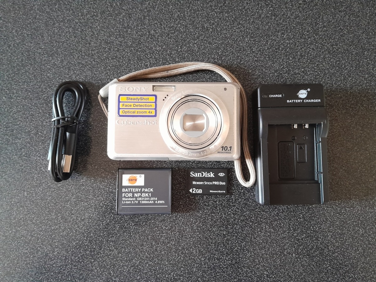 Sony Cybershot DSC-S950 10.1MP 4x Zoom Digital Camera Silver Charger Working