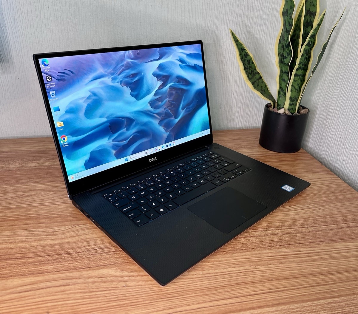 Dell XPS 15 7590 Gaming Laptop i7-9750H 16GB DDR4 1TB SSD 15.6" 4K OLED 130W PSU