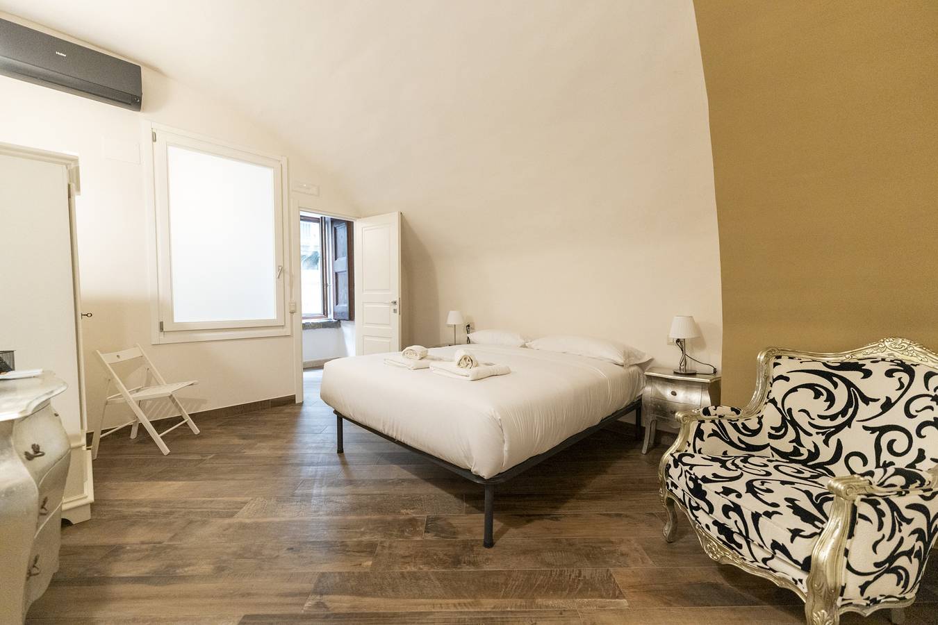 Hotell i Neapel från 85 kr per natt