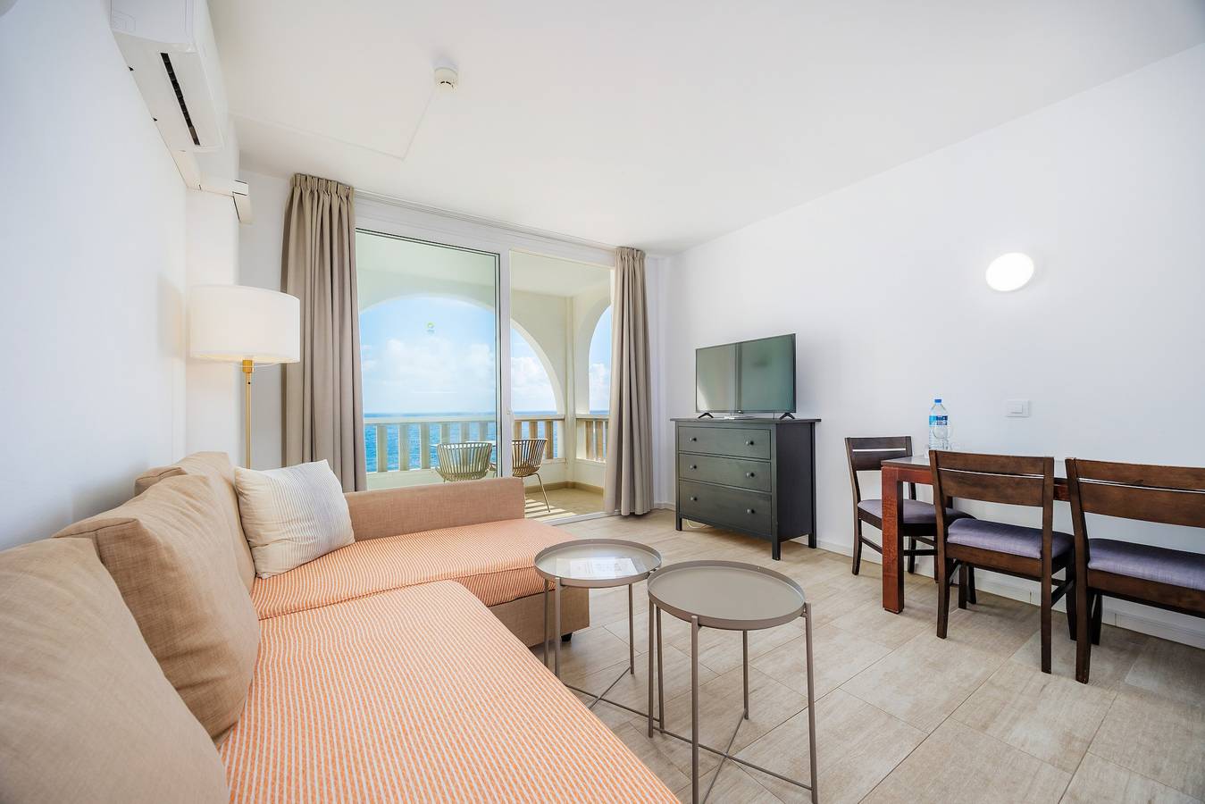Hotell i Migjorn från 157 kr per natt