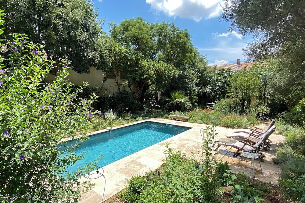 Hotell i Uzès från 155 kr per natt