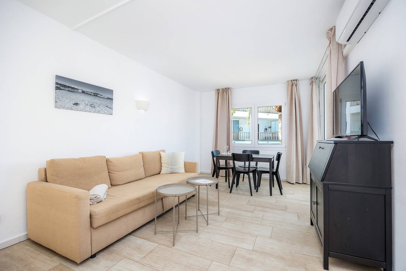 Hotell i Migjorn från 106 kr per natt