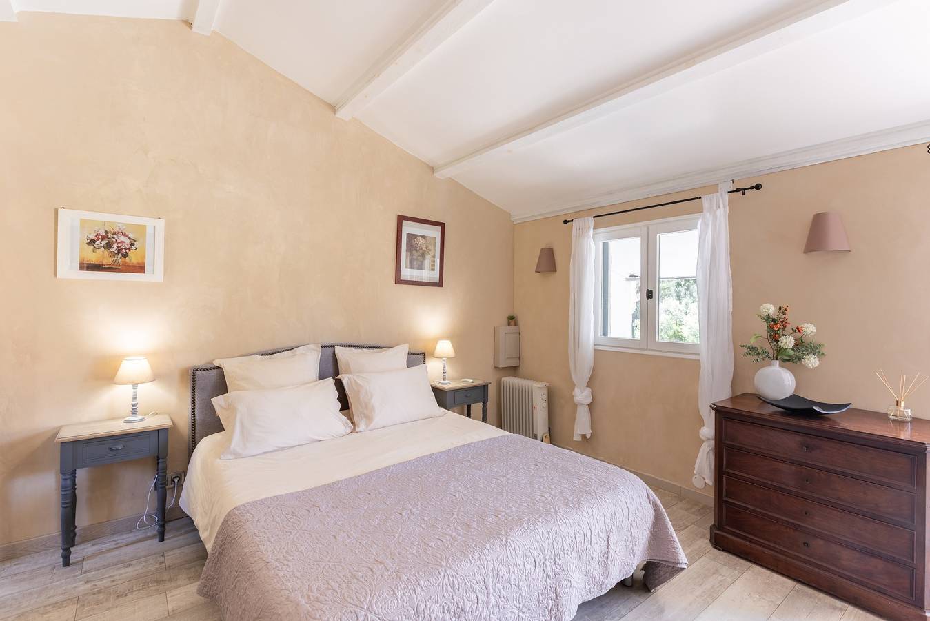 Hotell i Manso från 72 kr per natt