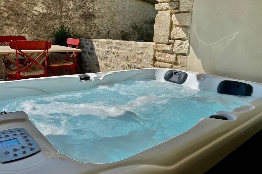 Hotell i Alès region från 187 kr per natt