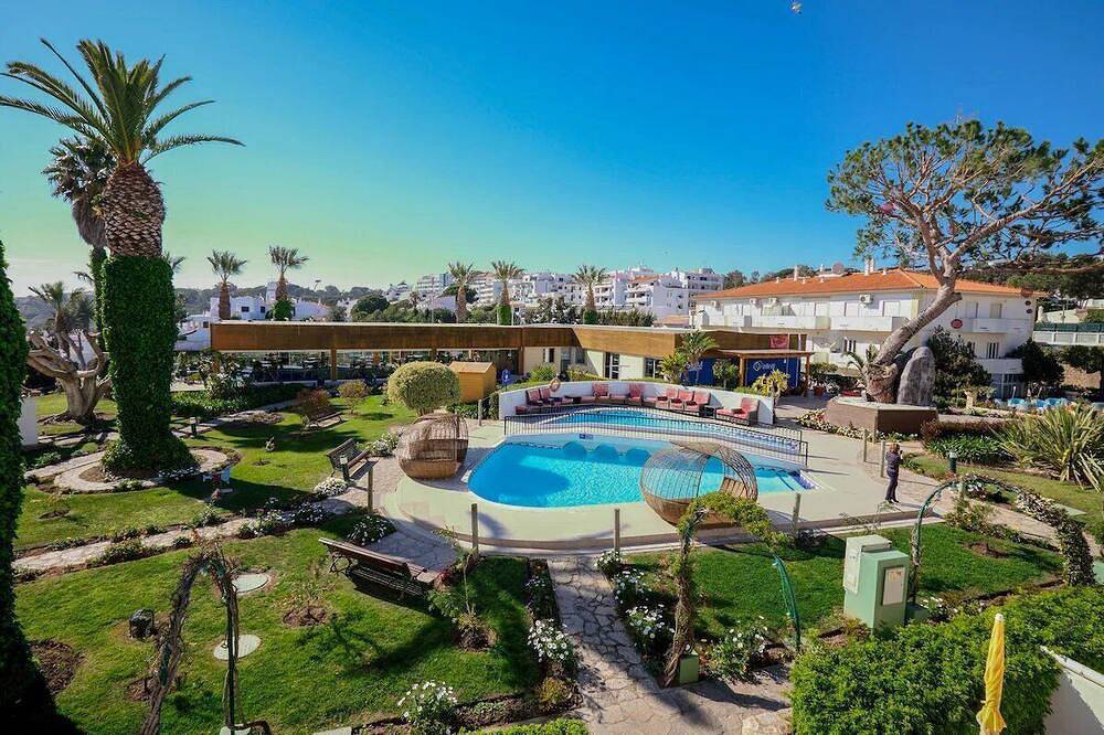 Hotell i Albufeira från 517 kr per natt