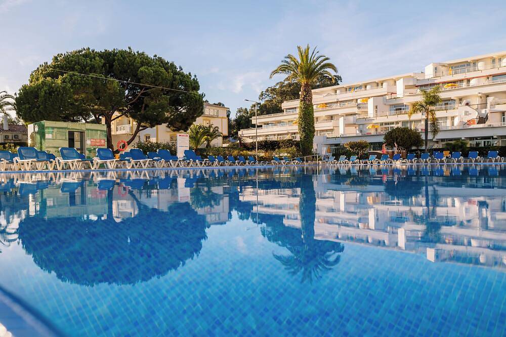 Hotell i Albufeira från 573 kr per natt