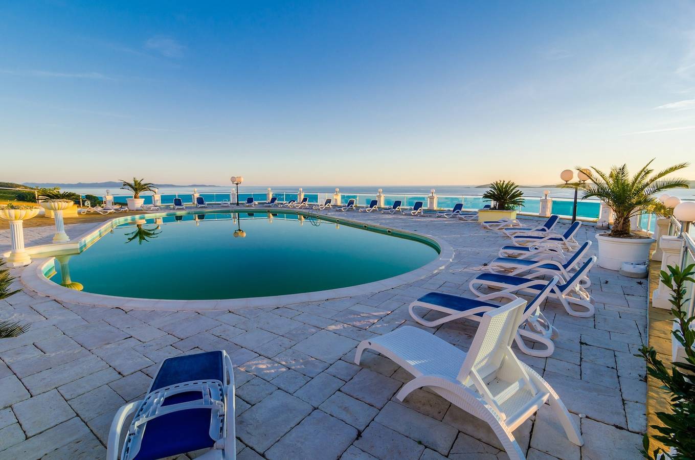 Hotell i Orebić från 104 kr per natt