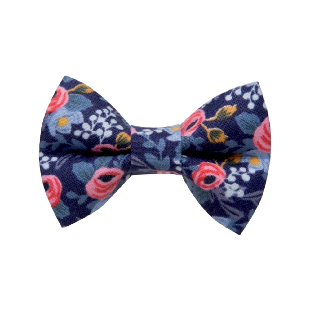 Sweet Pickles Designs | Blommig Hundfluga, Blå - Large