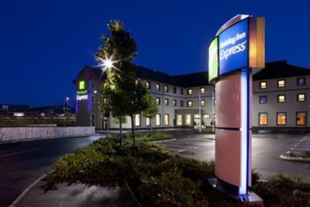 Antrim - Holiday Inn Express ANTRIM - M2, JCT.1 by IHG