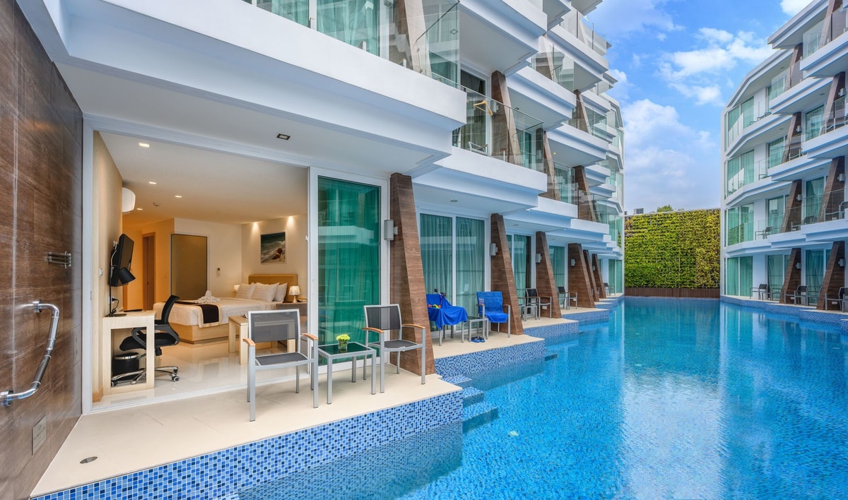 Göteborg - Karon Beach - The Beachfront Hotel Phuket