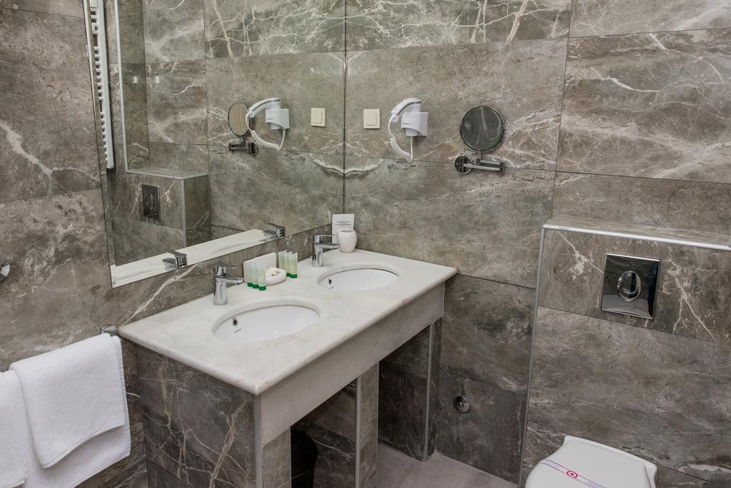Malmö - Podgorica - Hotel Crnogorska Kuća