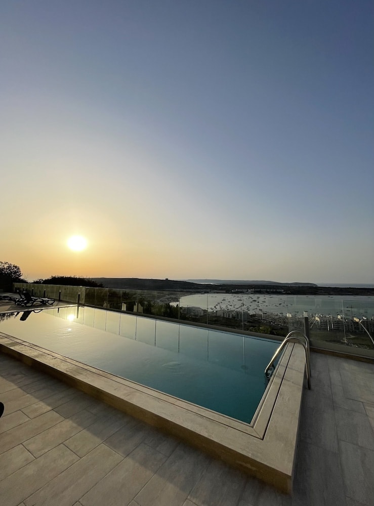 St Paul's Bay - Hotel VIU57