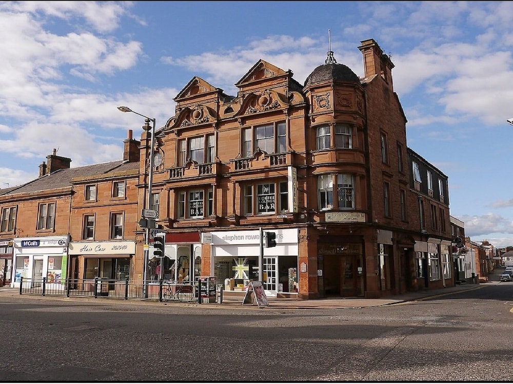 Annan - Corner House Hotel