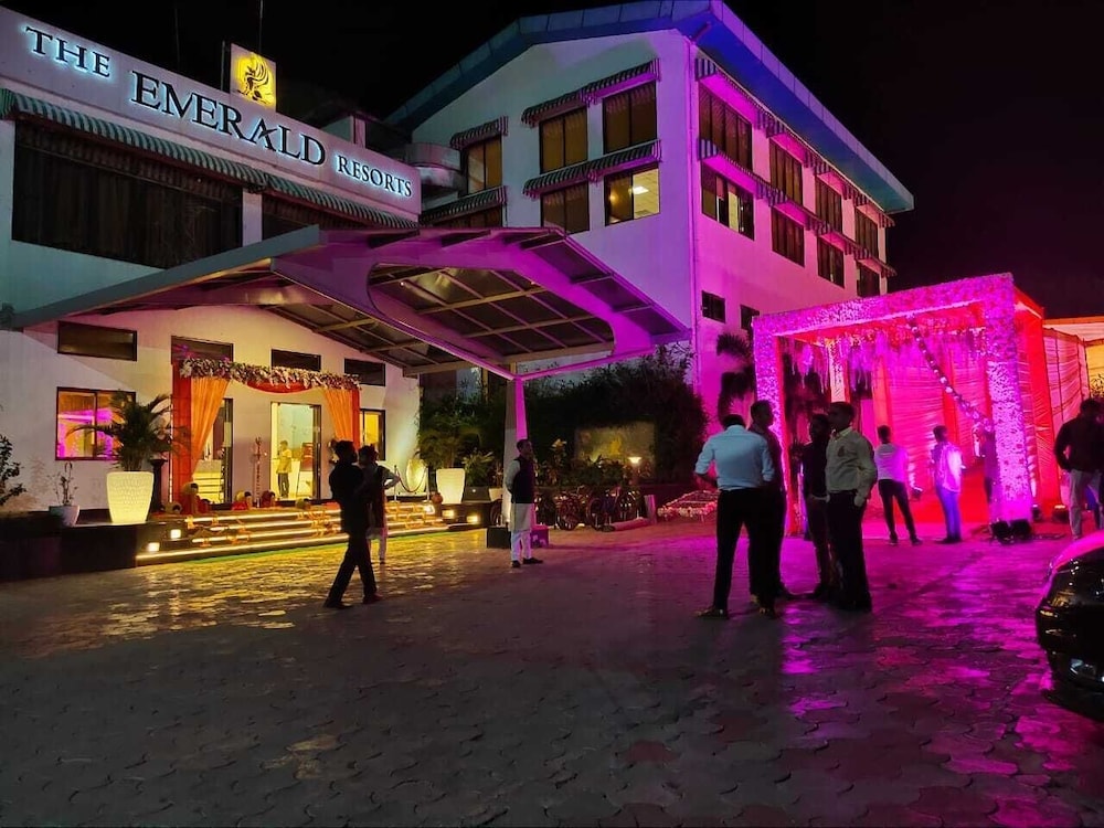 Talegaon Dābhāde - The Emerald Resort, Pune