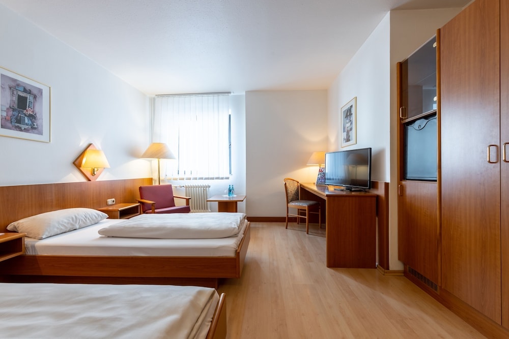 Raunheim - Fly Inn Hotel Frankfurt Airport Rüsselsheim ehemals Trip Inn Hotels
