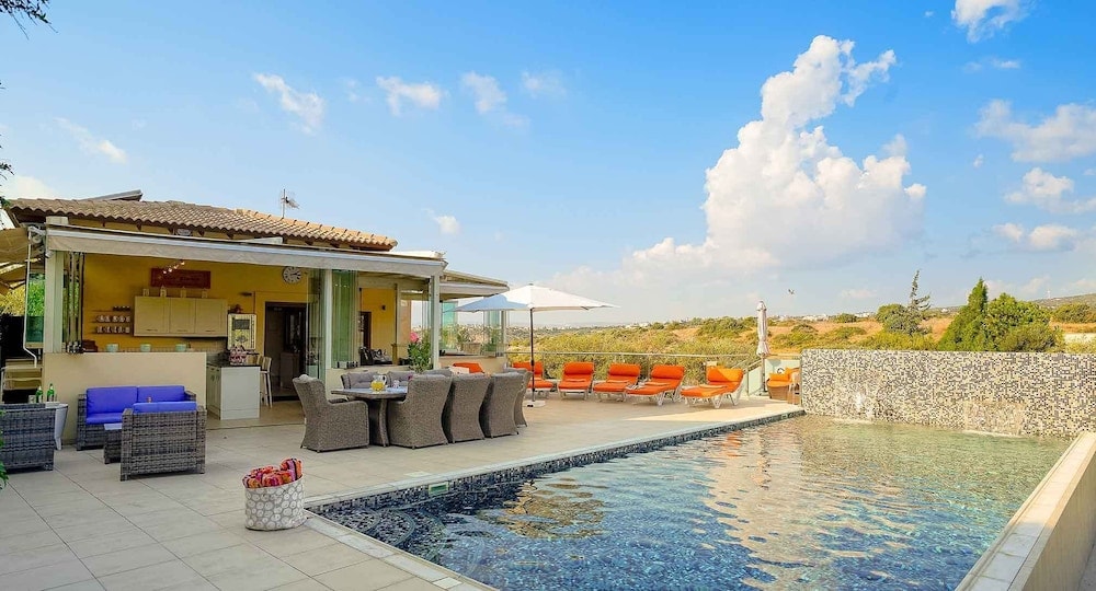 Göteborg - Kouklia - Stunning 3 bedroom villa 'JZ02' with private pool, beautiful interiors, communal pool and resort facilities, Zephyros Village, Aphrodite Hills
