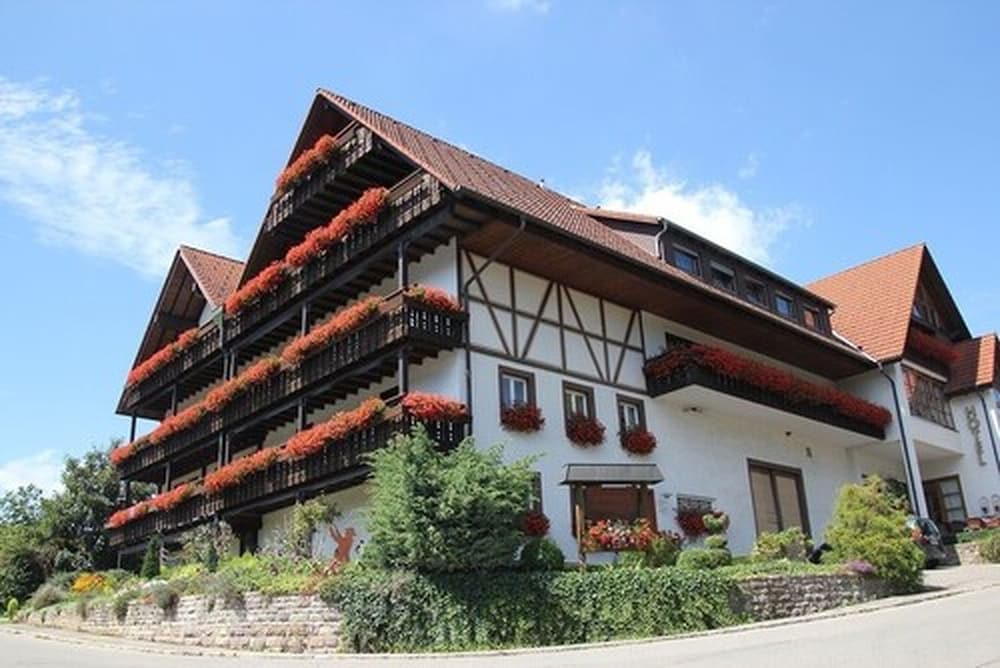 Bad Dürrheim - Hotel Waldblick BSR Garten mit Pavillons im Schwarzwald, ideal für Paare, Familien, Hunde