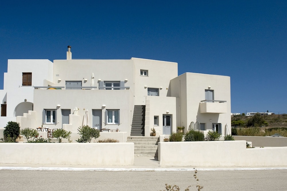 Milos - Tsakanos Home