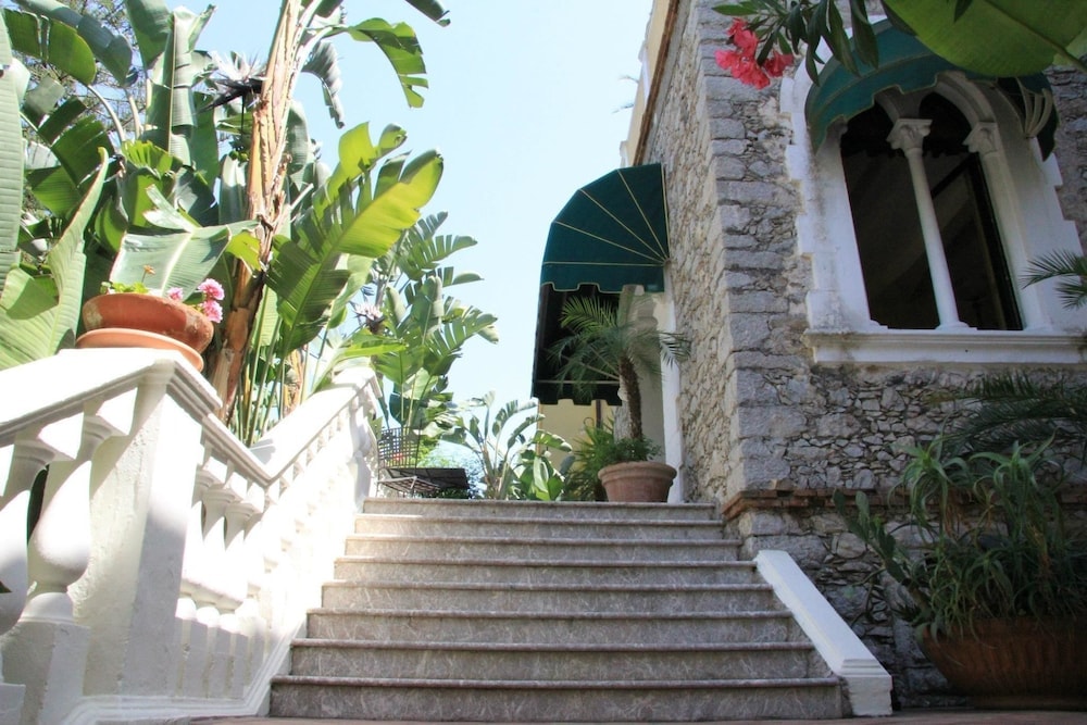 Stockholm - Taormina - Hotel Baia Delle Sirene