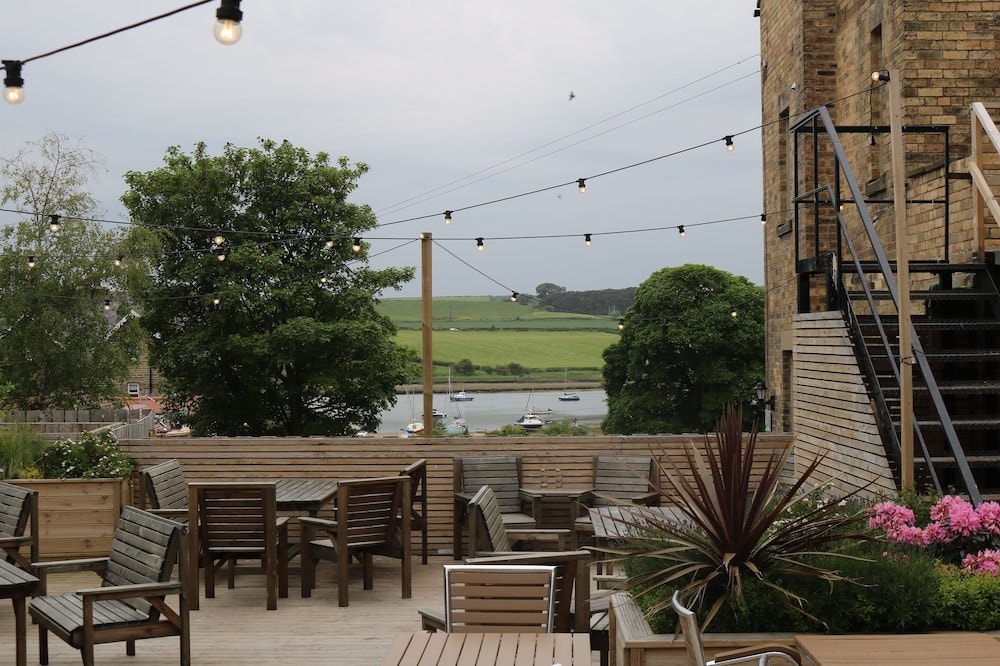 Edlingham - Schooner Hotel