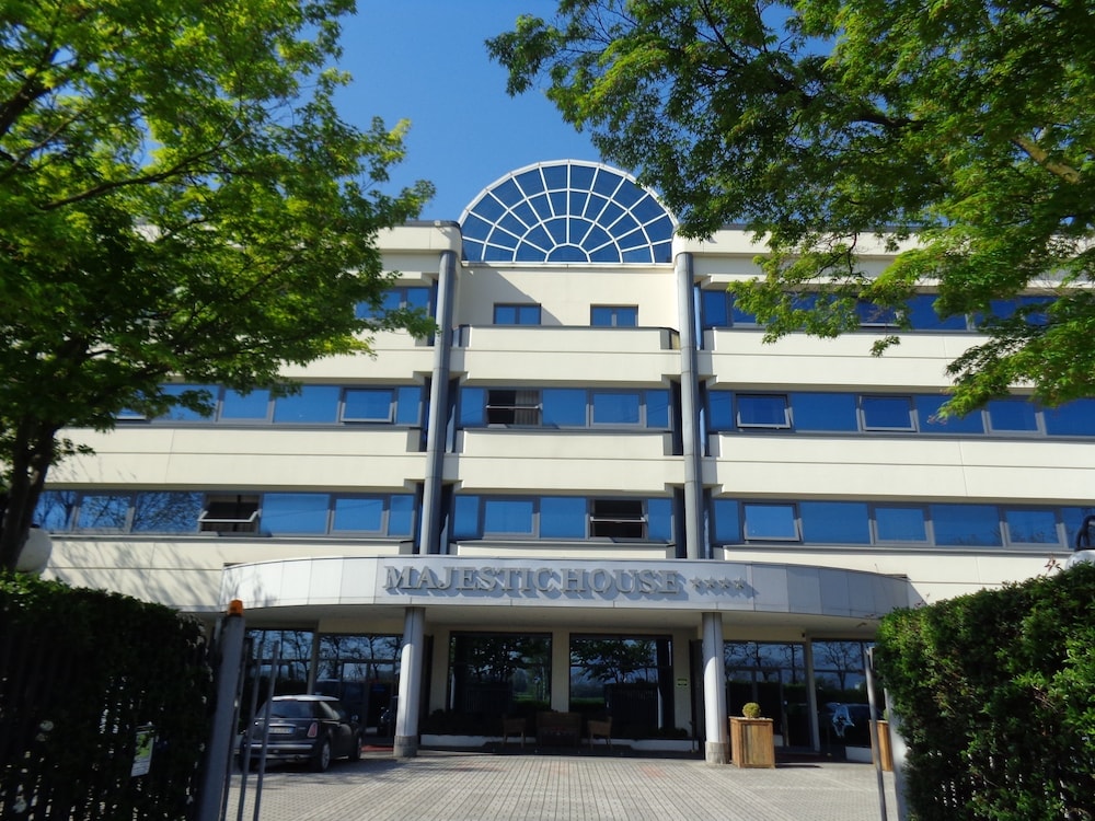 Brescia - Ferretti MajesticHouse