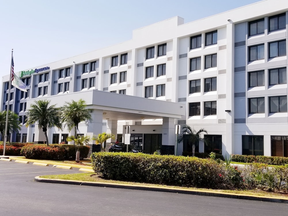 Miami Springs - Holiday Inn Express & Suites MIAMI - HIALEAH by IHG