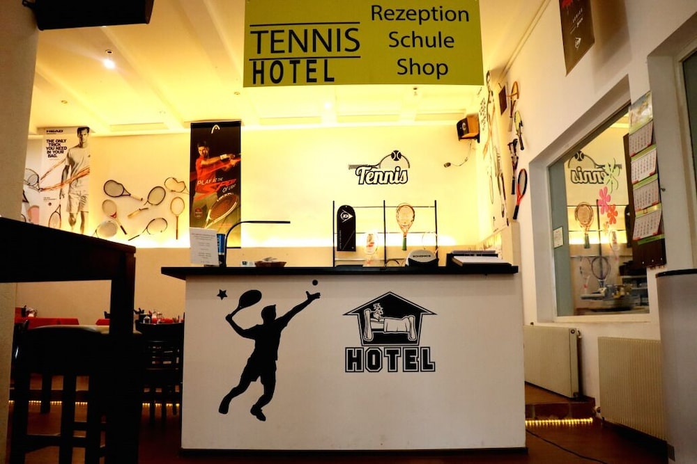 Schwechat - Hotel Khail