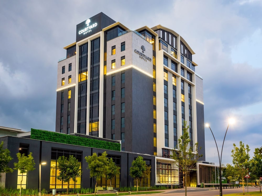 Kyalami - Courtyard Hotel Waterfall City