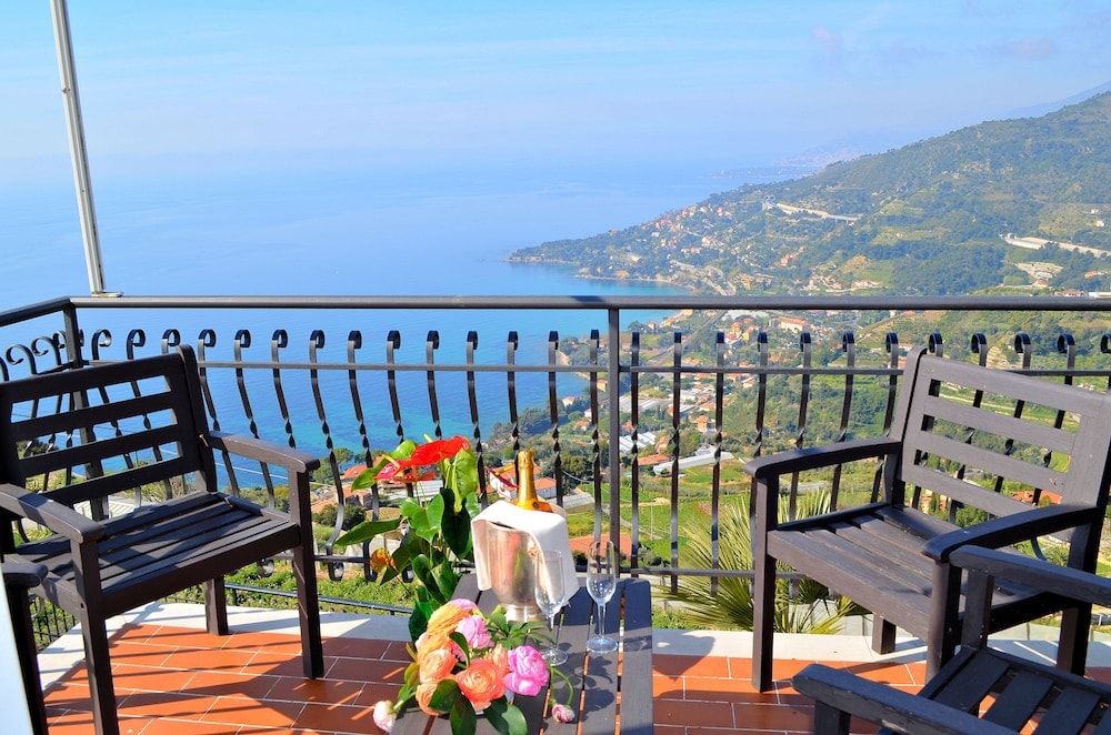 Menton - La Riserva di Castel d'Appio- Charme & Relax