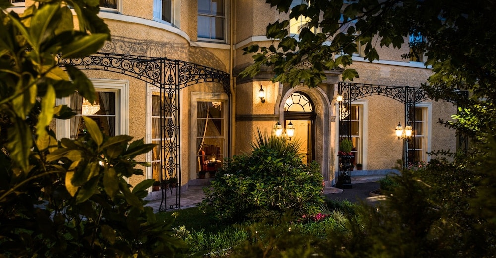 Cork - Cork's Vienna Woods Hotel & Villas