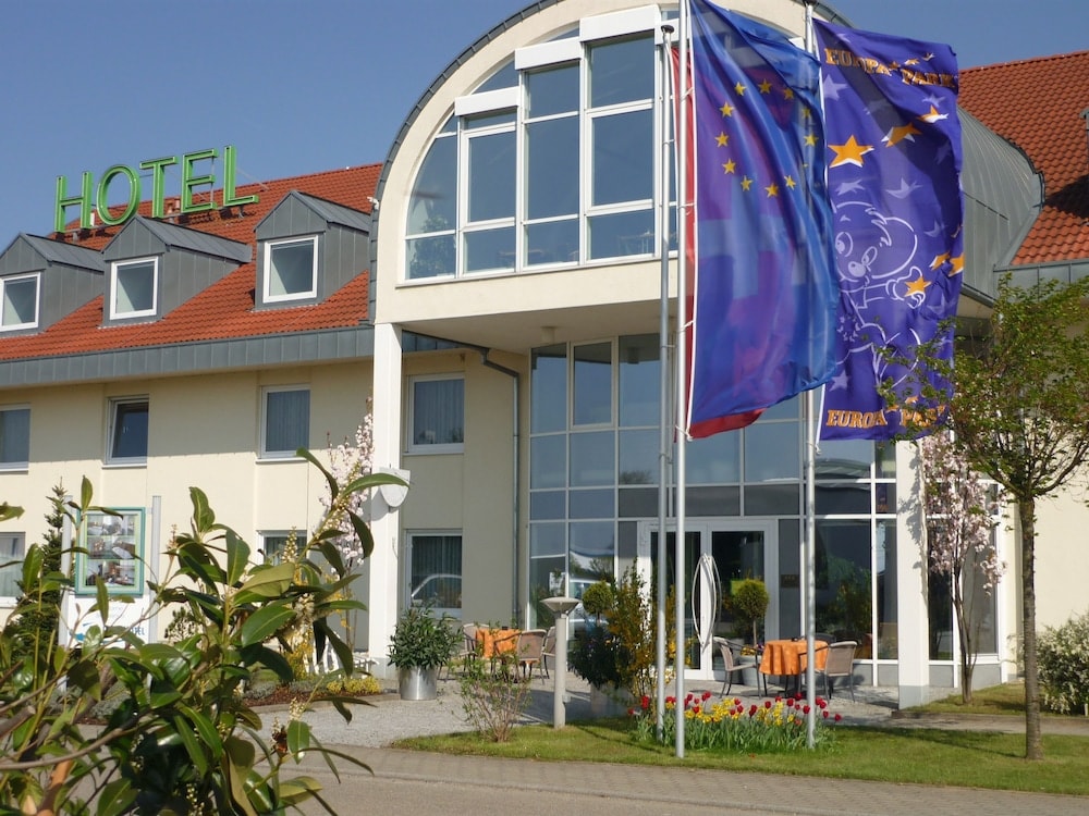 Rust - Hotel SunParc - SHUTTLE zum Europa-Park Rust 4km & Rulantica 2km