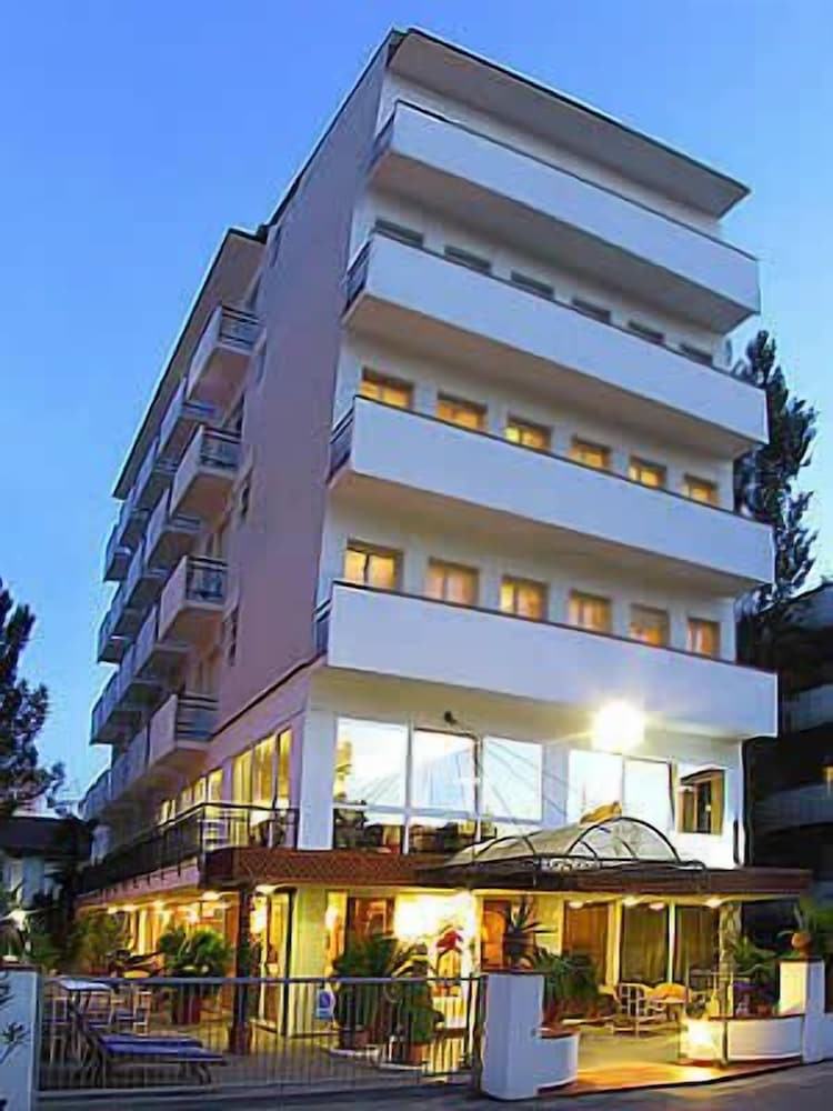 Milano Marittima - Hotel B&B Montecarlo